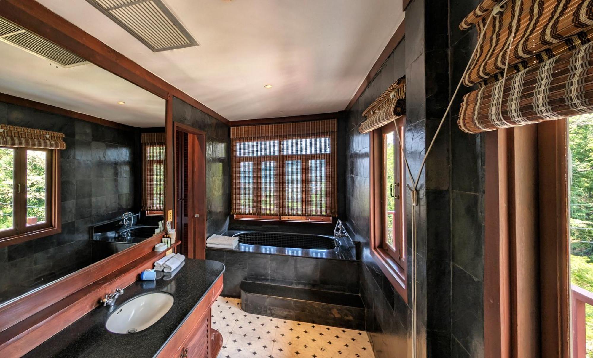 Nakawanna Villa Phuket Buitenkant foto